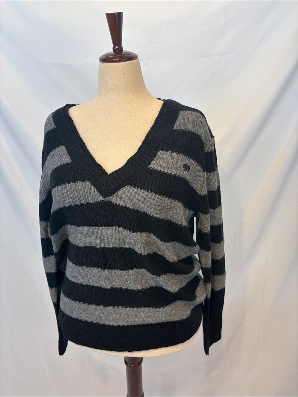 Energie Vintage Y2K Striped V-Neck Knit Sweater 2X Black Gray Embroidered